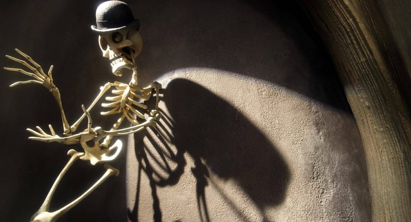 Corpse Bride, shadow, architecture, 1080P, gold colored, male likeness, built structure, day, brown, bone, no people, sculpture, human, nature, Halloween