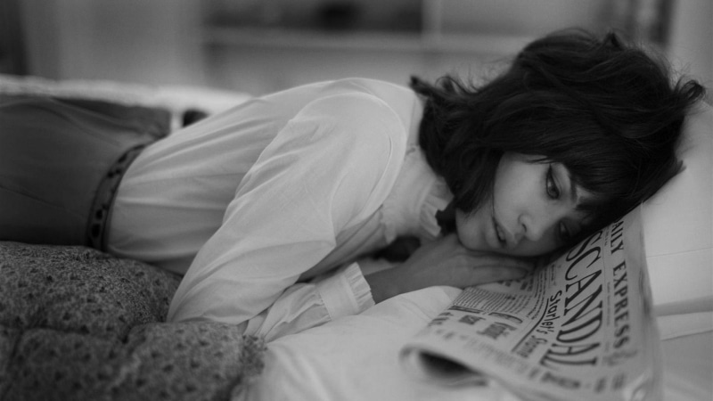 sleeping, newspapers, activity, pillow, bedroom, lying on side, child, napping, 1080P, furniture, actress, model, monochrome, green eyes, hairstyle, lying down