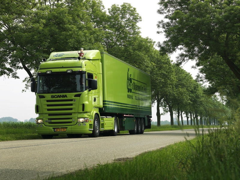semi-Truck, machinery, Tractor, day, Trees, cargo Container, speed, no People, heavy, The trailer, commercial Land Vehicle, sky, Р500, mode of transportation