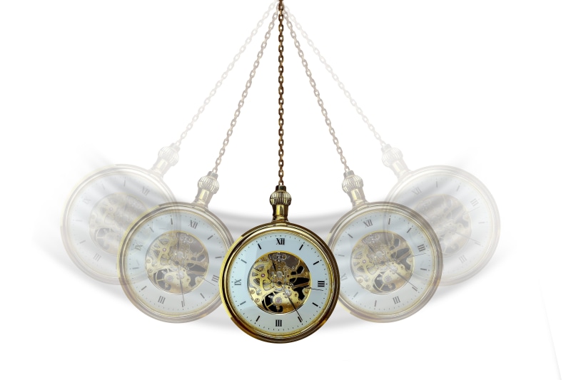 5K, chain, suggestion, psychology, accuracy, time, indoors, studio shot, no people, trance, weight scale, still life, pocket watch, cut out, pendulum