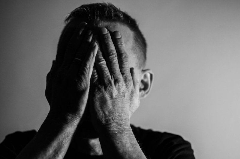 depression, human face, psyche, utęsknienie, depression - sadness, gloom, male, rozżalenie, 1080P, black and white, covering, studio shot, misfortune