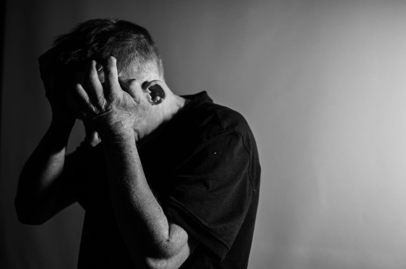 emotion, to isolate, old age, depression - sadness, depression, head in hands, insulation, 1080P, waist up, worried, male, front view, mature adult, despair