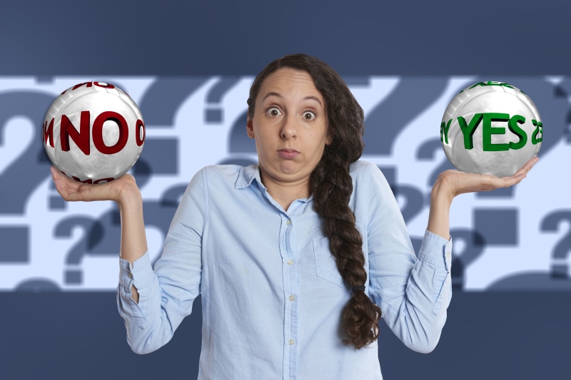 businesswoman, holding, occupation, yes, comparison, mid adult, cross, consent, front view, decision, dom of choice, face, alternative, opportunity, hairstyle