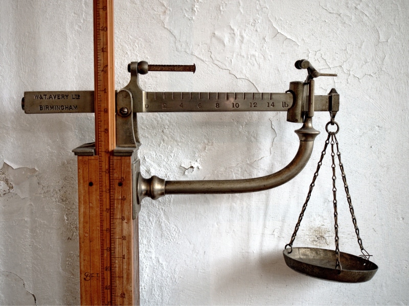 measure, precision, health, loss, mounted, entrance, weight scale, machine, old-fashioned, accurate, wood - material, simplicity, public building, pound