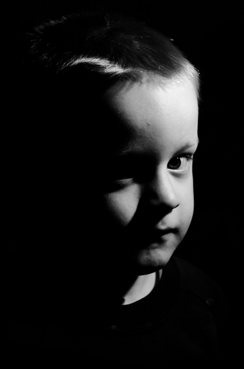 dark, child, back, black Color, real people, studio shot, looking, low Key, lightweight, human Face, childhood, kid, 1080P, contrast, pens, shadow, calm
