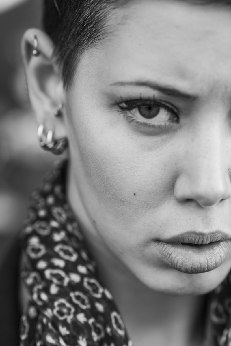 passion, looking away, indoors, beautiful woman, photo, macro, gray, the innocence, model, pretty girl, face, exposure, smile, young men, young, body part