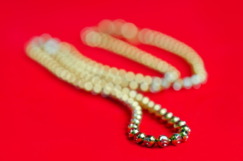 cloth, glamour, 5, accessory, pearl jewelry, close-up, cameo, hook, cut out, decoration, pendant, brightly, bracelet, object, fashion, red, rich, flower