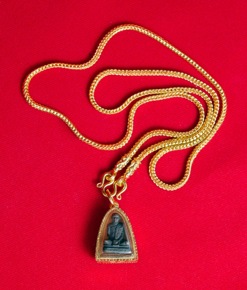 Grade, 96, jewelry, velvet, romance, beauty, art and craft, object, gold chain, still life, treasure, grade, gold colored, positive emotion, yellow, macro