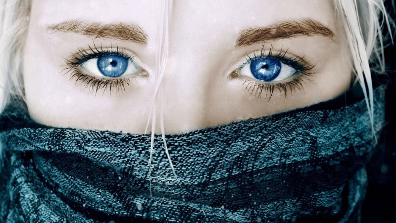young adult, eyesight, beautiful people, one person, eyeball, looking at camera, sensory perception, beauty, ice, eyebrow, human body part, face, close-up