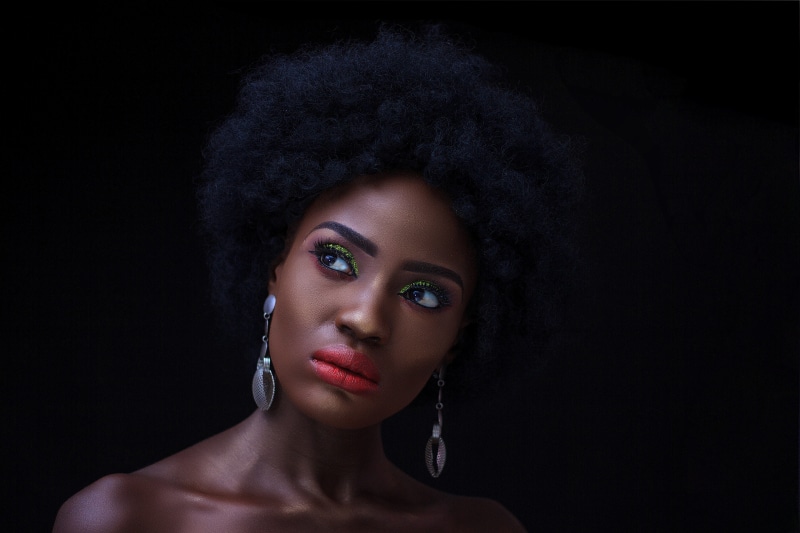 curly hair, 5K, close-up, eyeshadow, looking at camera, beauty, chandelier, make-up, attractive, lady, female, photoshoot, wearing, nail, fashion, hair