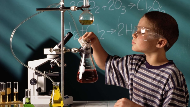 board, school, men, boys, chemistry, 2K, lab coat, males, blackboard, school science project, studying, indoors, chemistry class, research, biology, child