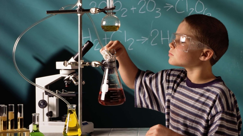 males, 2K, laboratory, scientific experiment, science, student, child, chemistry class, childhood, school, men, blackboard, education, board, boys, lab coat