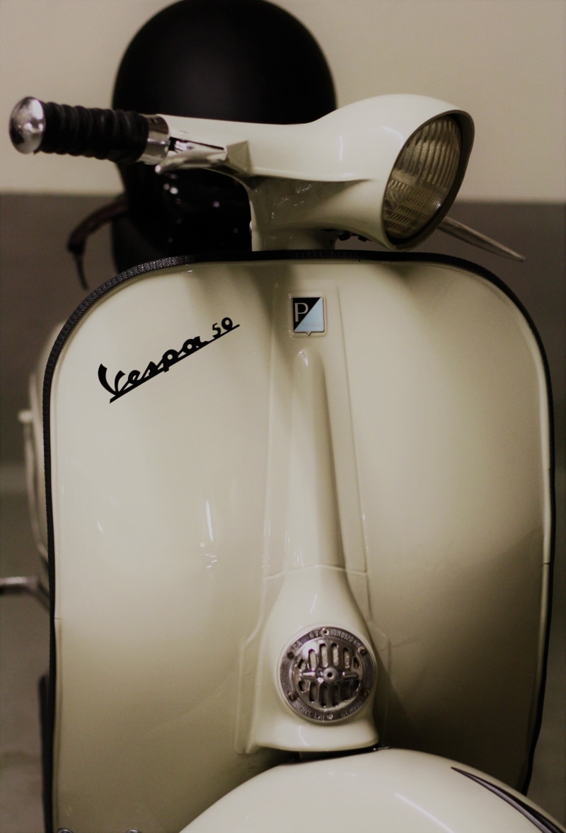 spotlight, faucet, Vehicle, retro, indoors, handle, retro Styled, metal, land Vehicle, two takter, helm, still life, 2K, close-up, old-fashioned, nostalgia