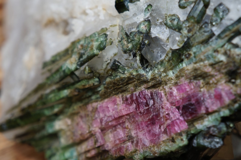 food, rock, stone, macro, mineral, gemstone, leaf, selective focus, nature, plant, close-up, closeup, 5K, tourmaline, still life, min, gemmology, no people