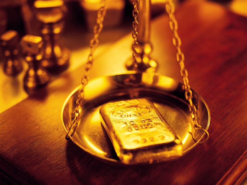 indoors, frame, necklace, balance, 720P, luxury, chain, scales, lawyer, wood - Material, wealth, gold Colored, concepts, ideas, table, old-fashioned, ingot