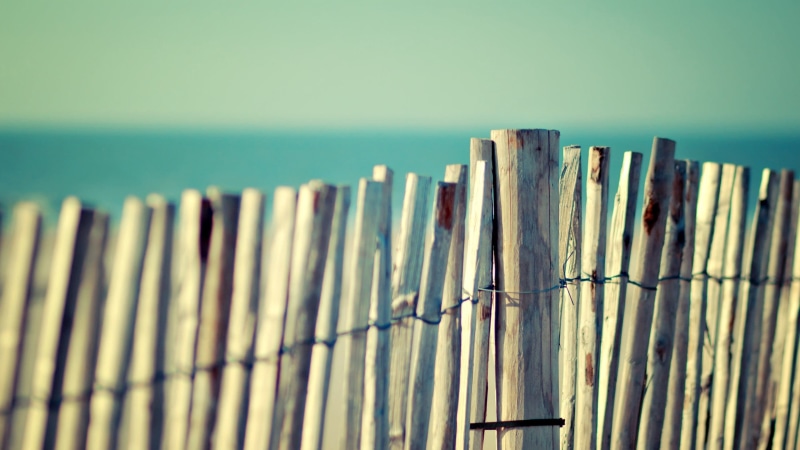 wooden, 2K, beach, water, security, land, nature, sky, clear sky, boundary, focus on foreground, wood - Material, outdoors, tranquility, selective focus