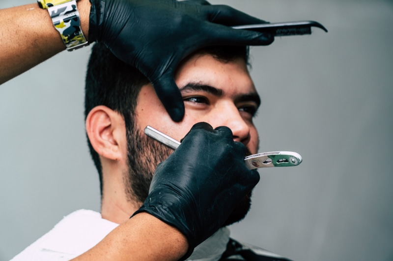 hairstyle, barber, man, holding, person, hands, barbershop, shaving, hairdresser, young adult, face, young men, close-up, blade, Razor, people, hairstylist