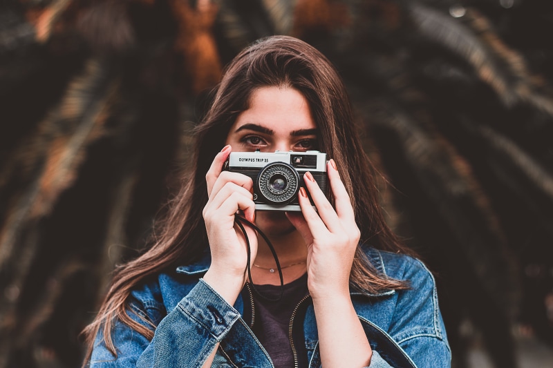 portrait, beautiful woman, beautiful, lady, technology, hands, one person, young women, teenager, lifestyles, camera lens, attractive, fashionable, close-up