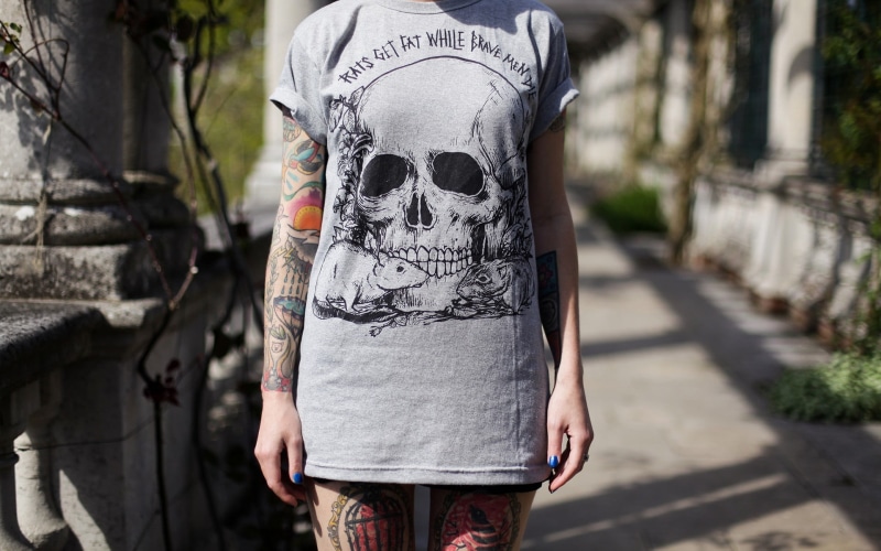 outdoors, 1080P, tattoo, T-shirt, street, black, representation, human representation, skull, focus on foreground, sunlight, communication, human body part