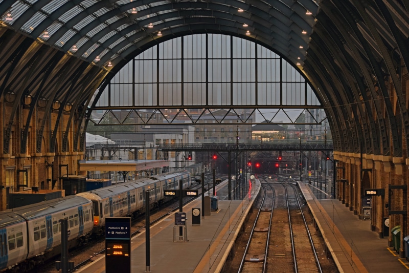 no people, train - vehicle, Kings Cross, railway, 5K, england, subway train, railroad track, rail transportation, arch, public transportation, city, architecture
