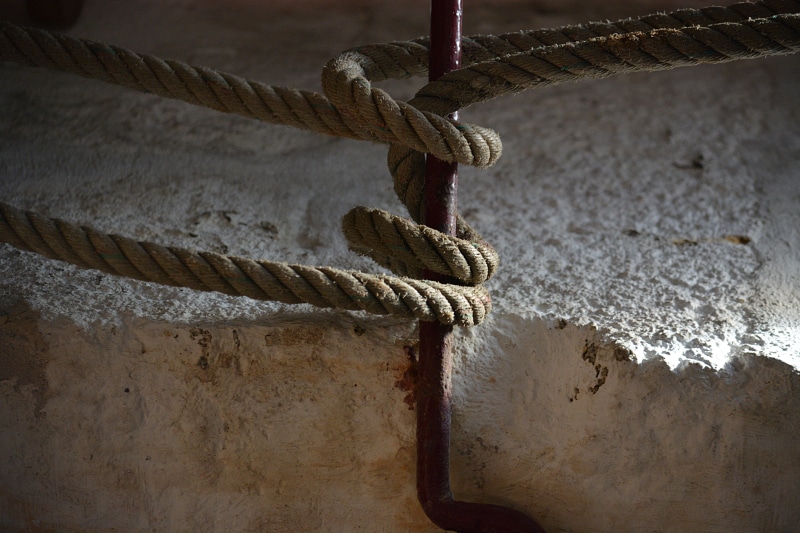 no people, close-up, old, tied up, rope, outdoors, architecture, metal, 5K, pattern, node, wall - building feature, hanging, nature, day, wall, link, ropes
