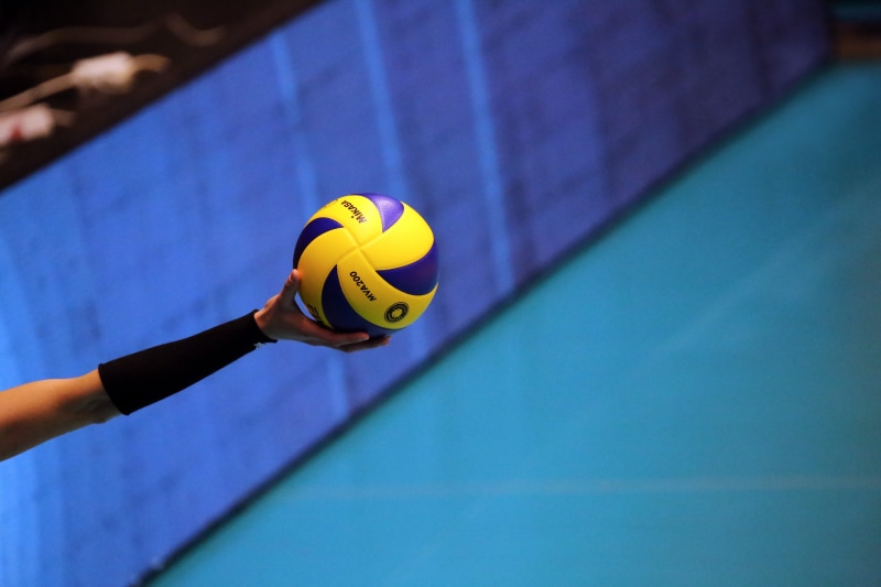 volleyball, concentration, beach volleyball, team sport, team sports, playing field, player, athlete, hall, one person, human body part, indoors, team