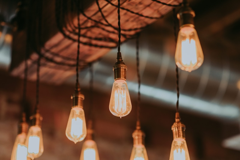 office, cable, wooden, dangle, electric lamp, photography, glow, incandescent, 5K, ceiling, illuminated, electric light, light, light fixture, shallow