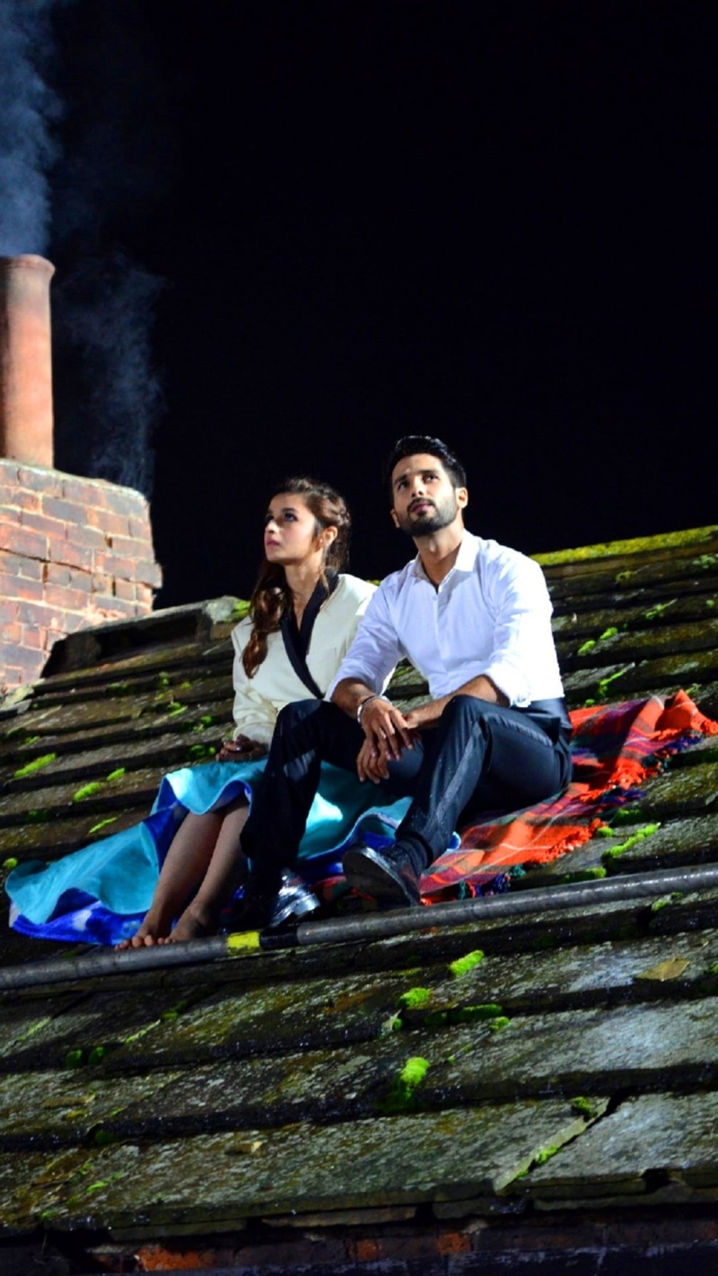 mature men, lifestyles, heterosexual couple, togetherness, shahid kapoor, alia bhatt, leisure activity, men, adult, couple - relationship, sitting, females