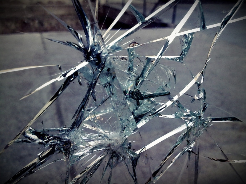 aggression, close-up, transportation, window, break, dangerous, glass, texture, cracked, damaged, photo, piedrazo, glass - material, misfortune, reflection