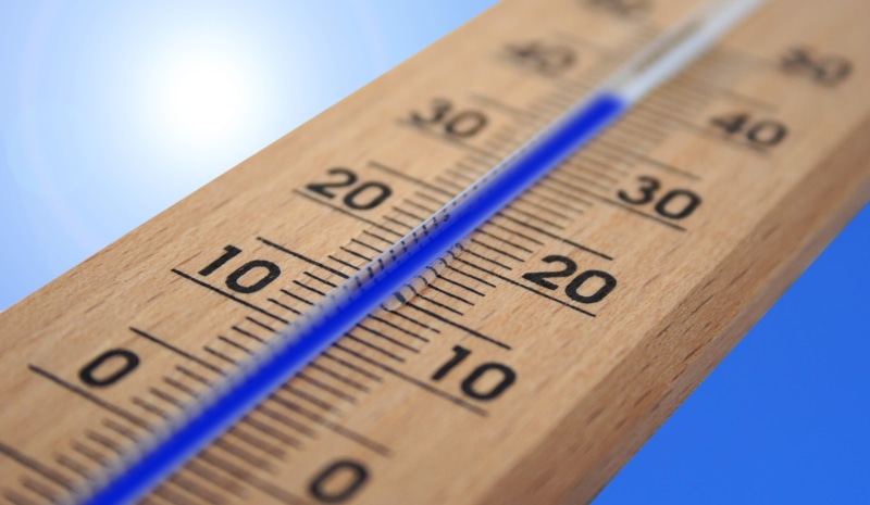 simplicity, measuring, temperature, finance, single object, accuracy, 2K, blue, wood - material, extremely, sun, studio shot, no people, sky, heat, indoors