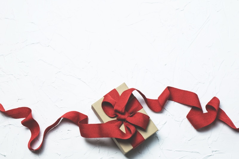 plant, ribbon, present, close-up, copy space, wrapped, white, flatlay, 5K, high angle view, thread, red, ribbon - sewing item, studio shot, bow, art and craft