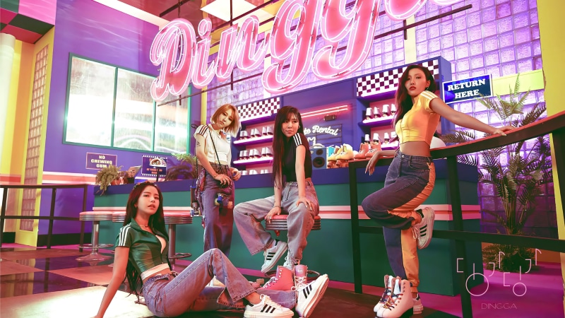 shoes, group of women, 4K, jeans, K-pop, neon, Asian, singer, women, Mamamoo