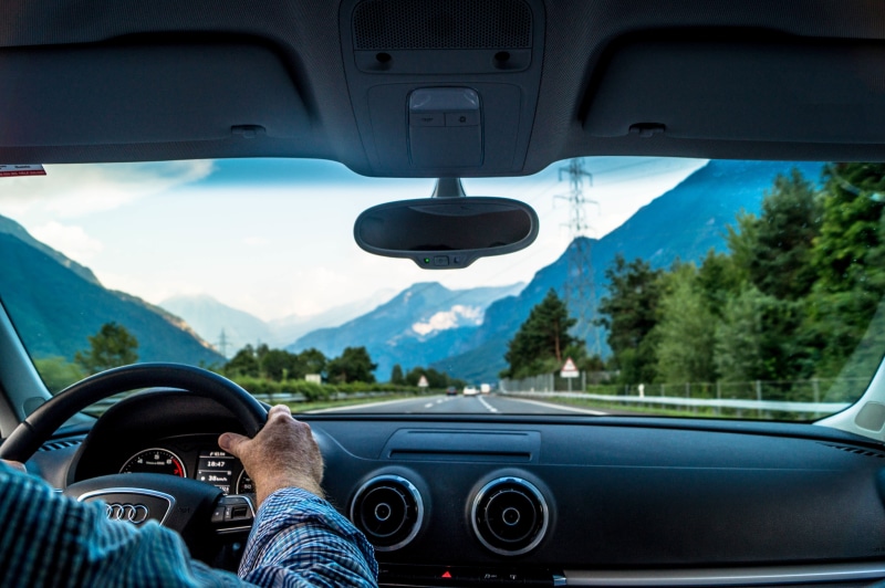 driving, one mature man only, glass - material, only men, mode of Transport, hand, speed, road, human body part, men, technology, window, driver, body part