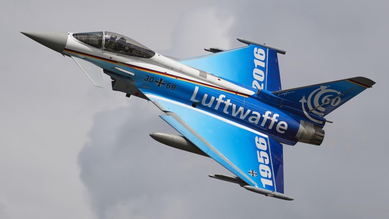 pilot, military, airfield, jet, aircraft, force, airplane, flying, warplane, plane, airliner, flight, aeroplane, sky, air, wings, aviation, wing, fly, 4K