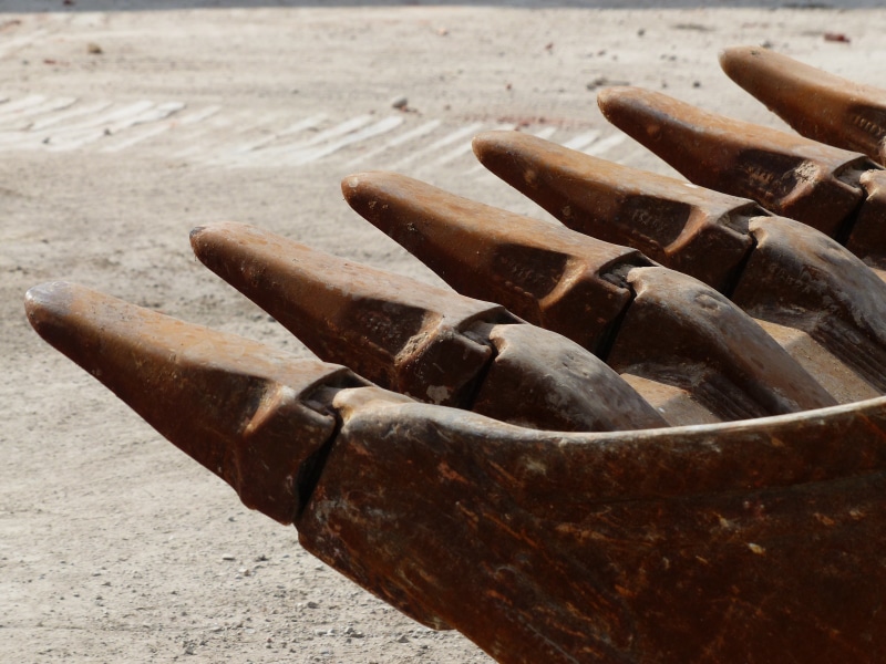rusty, close-up, old, nature, focus on foreground, pattern, close, beach, sunlight, excavators, sea, metal, backhoe bucket, large group of objects, sand