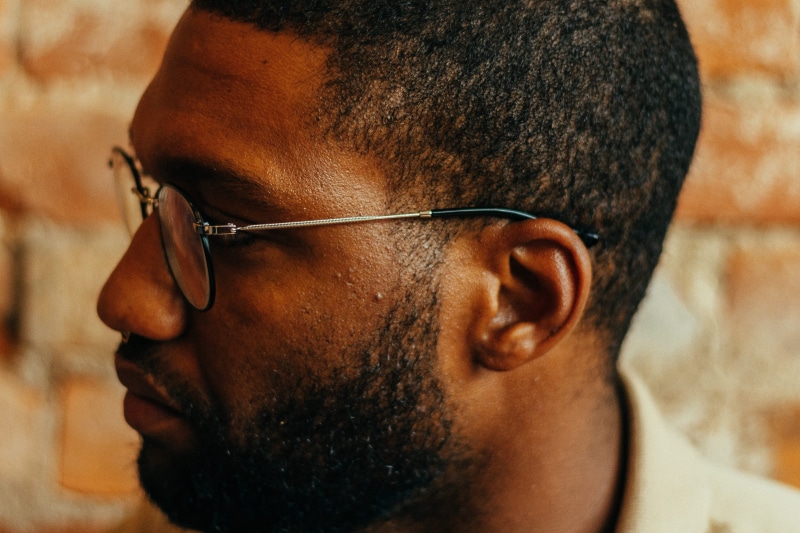 looking away, frames, thinking, glass, young men, hairstyle, looking, one person, real people, adult, focus on foreground, human face, seeing, close-up