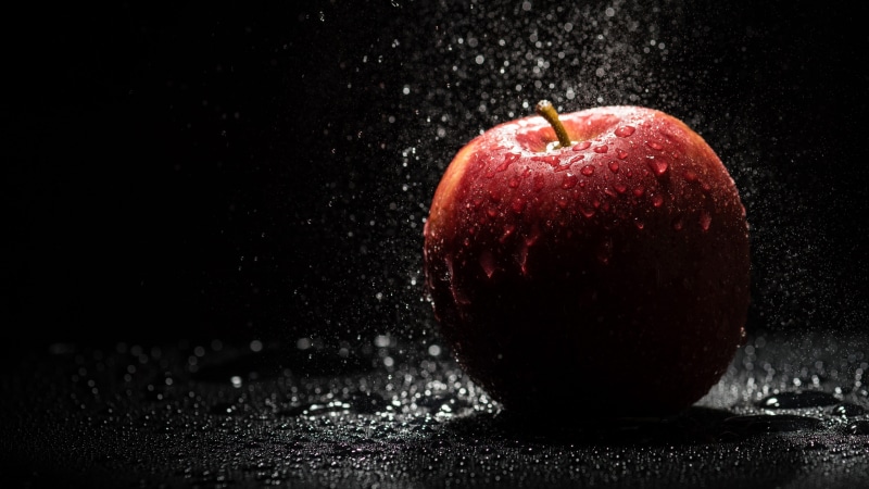 apples, fruit, black background, water drops, splashes, photography, water, lights, 4K, shadow