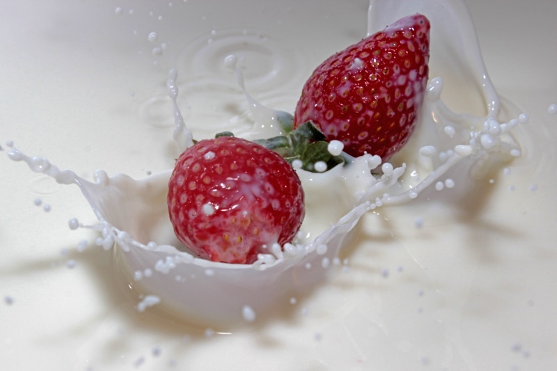 gourmet, Strawberry milk, dessert, splashing, two, milk, liquid, water, photo, fruits, berry Fruit, food, fruit, freshness, splash, 5K, red, strawberry