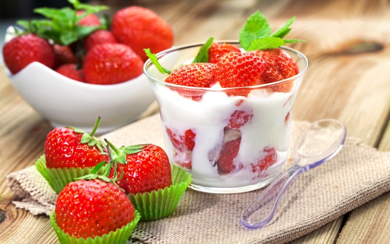 fruits, dessert, milk, berries, 2K, sweet, strawberry, cream, berry