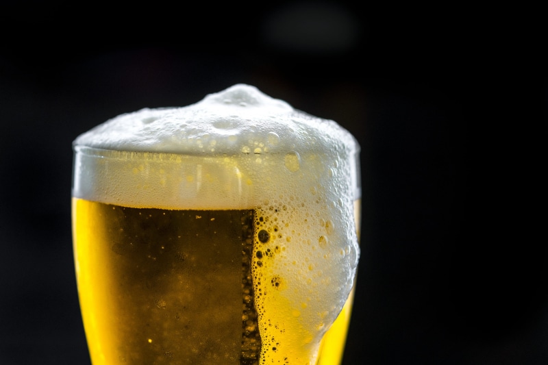frothy drink, 4K, cold drink, drink, beer - alcohol, beverage, food and drink, studio shot, indoors, black background, liquid, drinking glass, close-up