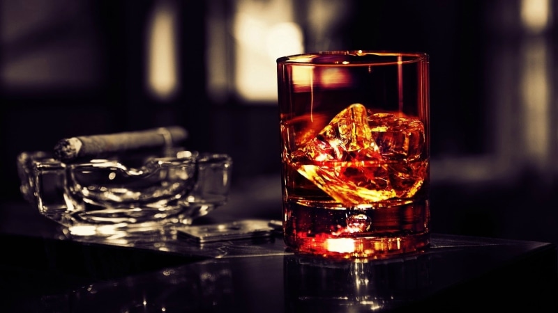 cigars, 1080P, whiskey, smoking, whisky, ice cubes, whisky glass, alcohol, drinking glass