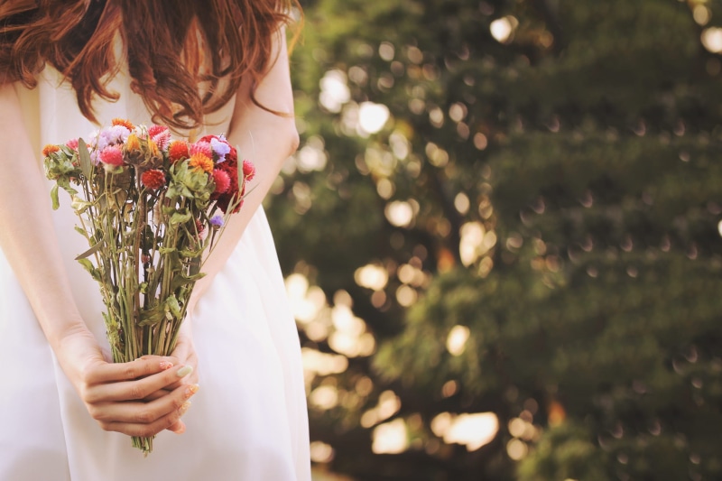 white, focus on foreground, romance, holding, decoration, bouquet, event, adult, summer, flower arrangement, love, outdoors, wedding, flowers, bride, females