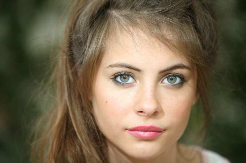 young adult, headshot, Willa Holland, close-up, teenager, pink, body part, beautiful woman, women, human face, contemplation, lipstick, make-up, green eyes