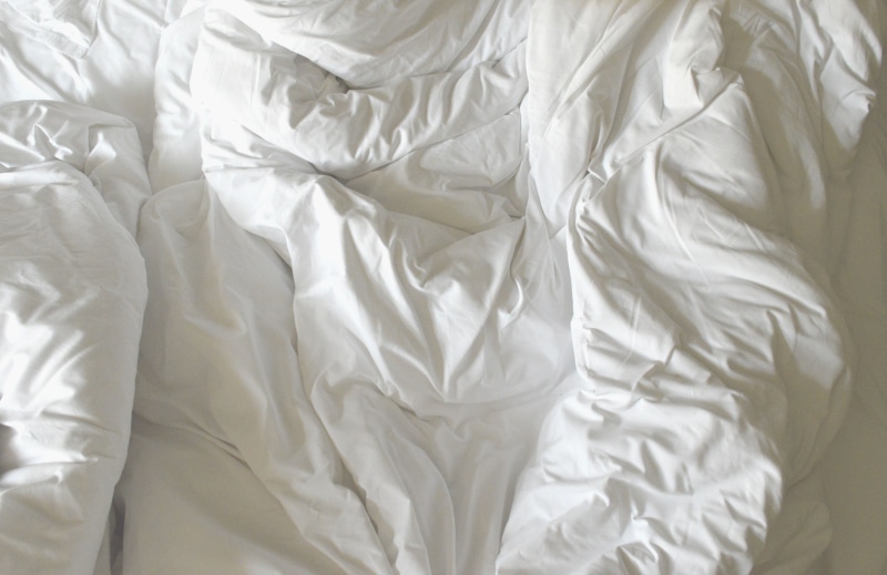negaive space, background, wrinkled, miimalist, simple, minimalism, 5K, pillow, sheet, clean, crumpled, morning, cosy, sleep, indoors, bedroom, negativespace