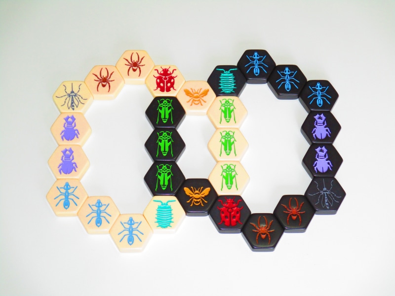 board games, no people, large group of objects, shape, group of objects, dice, hive, relaxation, studio shot, choice, cards, variation, gambling, luck