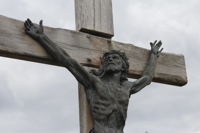 sky, 5K, jesus christ, wood - material, statue, catholic, church, low angle view, cloud - sky, faith, representation, christian, christianity, creativity