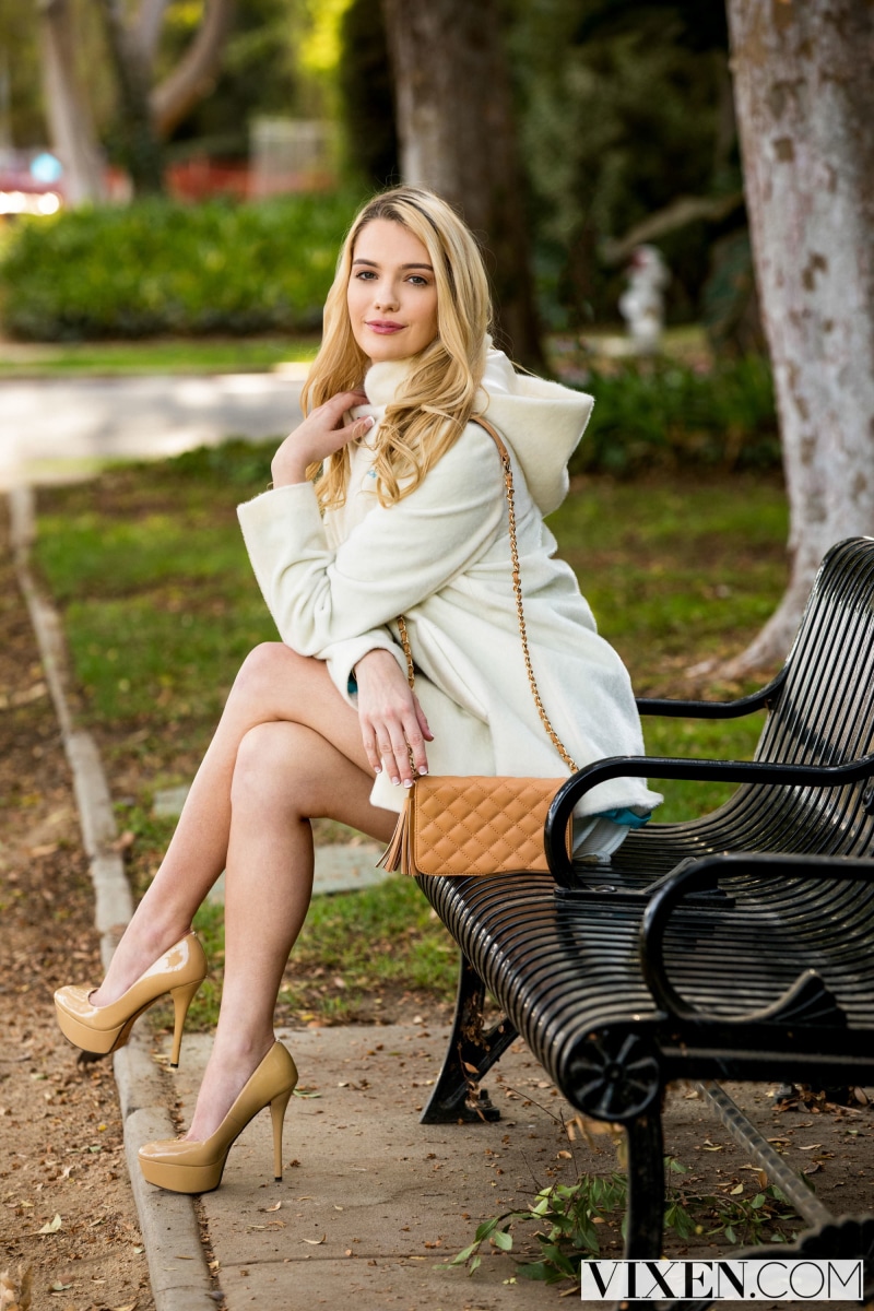 chair, park bench, bench, looking over shoulder, hair, fashion, hairstyle, outdoors, women, beautiful people, looking at camera, high heels, blond hair