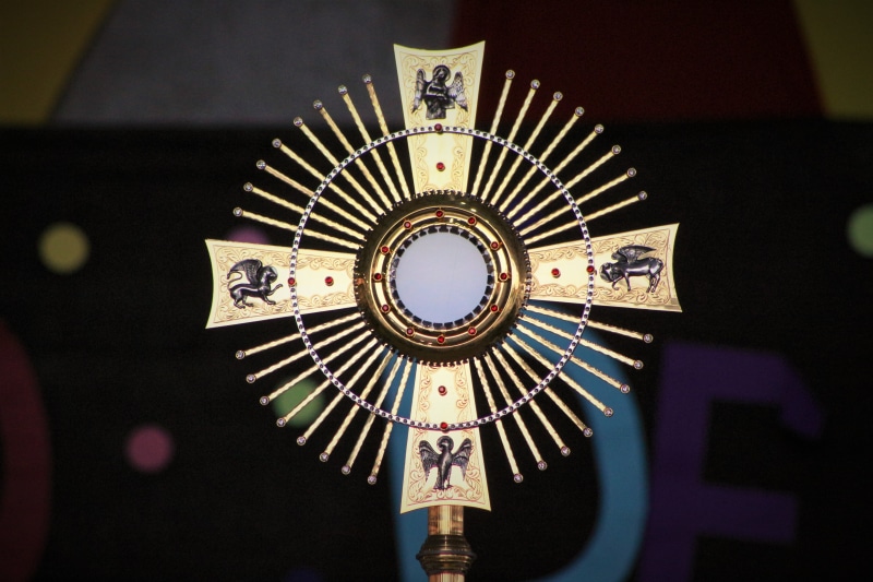 Catholic, decoration, lighting equipment, Christ, single object, pattern, electric lamp, church, indoors, directly below, Jesus, faith, solemn communion