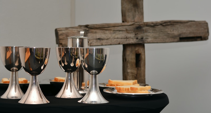bible, wine, wineglass, winetasting, no people, passion, drink, christian faith, the breaking of bread, table, christianity, tray, glass, luxury, household equipment