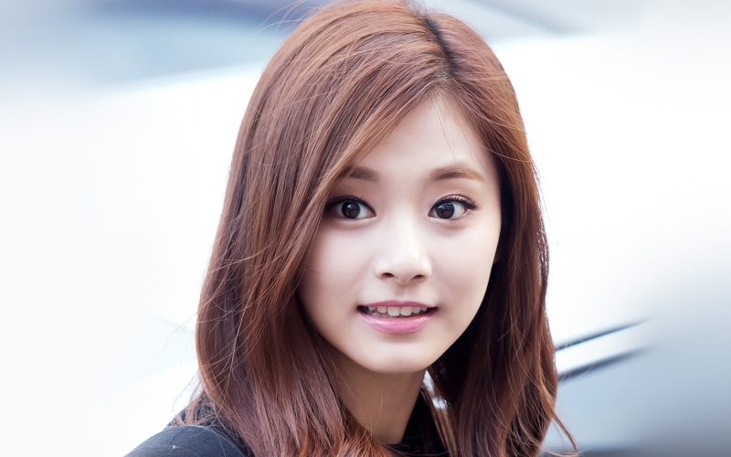 hair, smile, hairstyle, twice, looking at camera, headshot, smiling, one person, innocence, 4K, front view, jyp, portrait, women, emotion, childhood, child